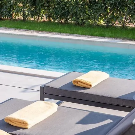 Pina***** In Karigador/novigrad Villa Karigador