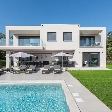 Villa Pina***** In Karigador/novigrad