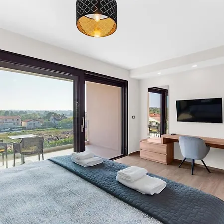 Villa Pina***** In Karigador/novigrad Karigador