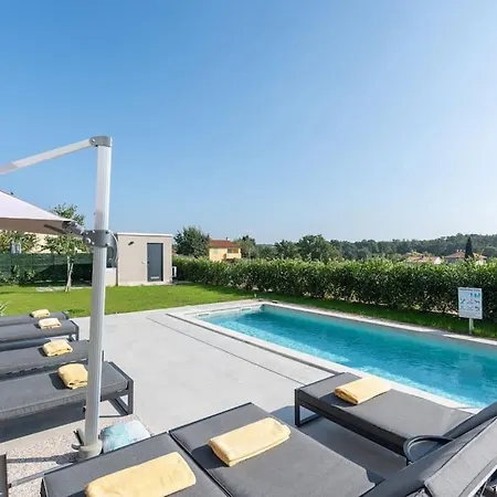 Pina***** In Karigador/novigrad Villa Karigador