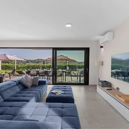 Villa Pina***** In Karigador/novigrad Karigador